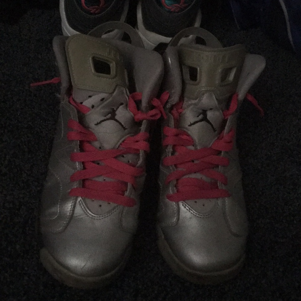 Jordan valentines size 7 boys so women’s 9